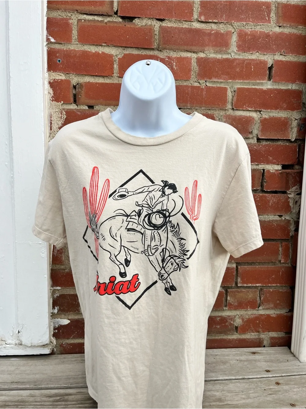 Ariat Short Sleeve Desert Bronc T-shirt - Picture 2 of 3